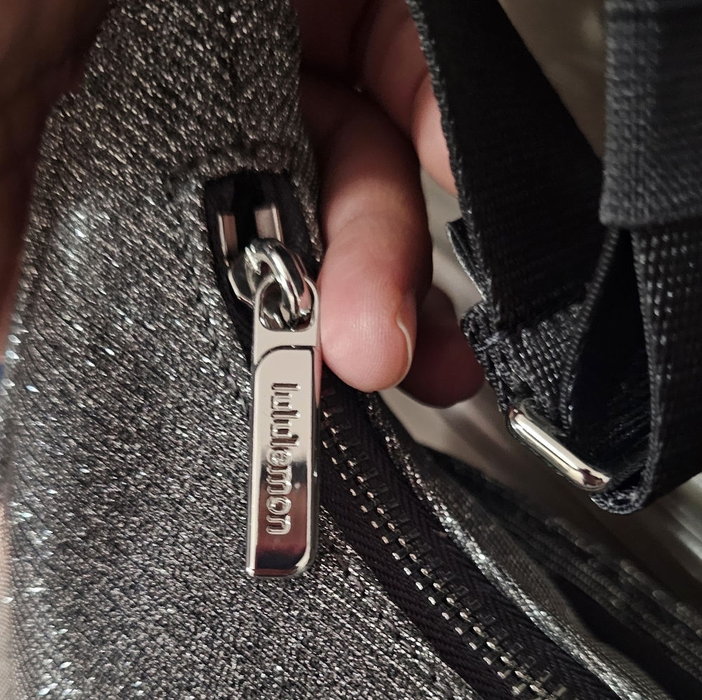 lululemon athletica Silver Gray Crossbody Shoulder Bag - Picture 6 of 8